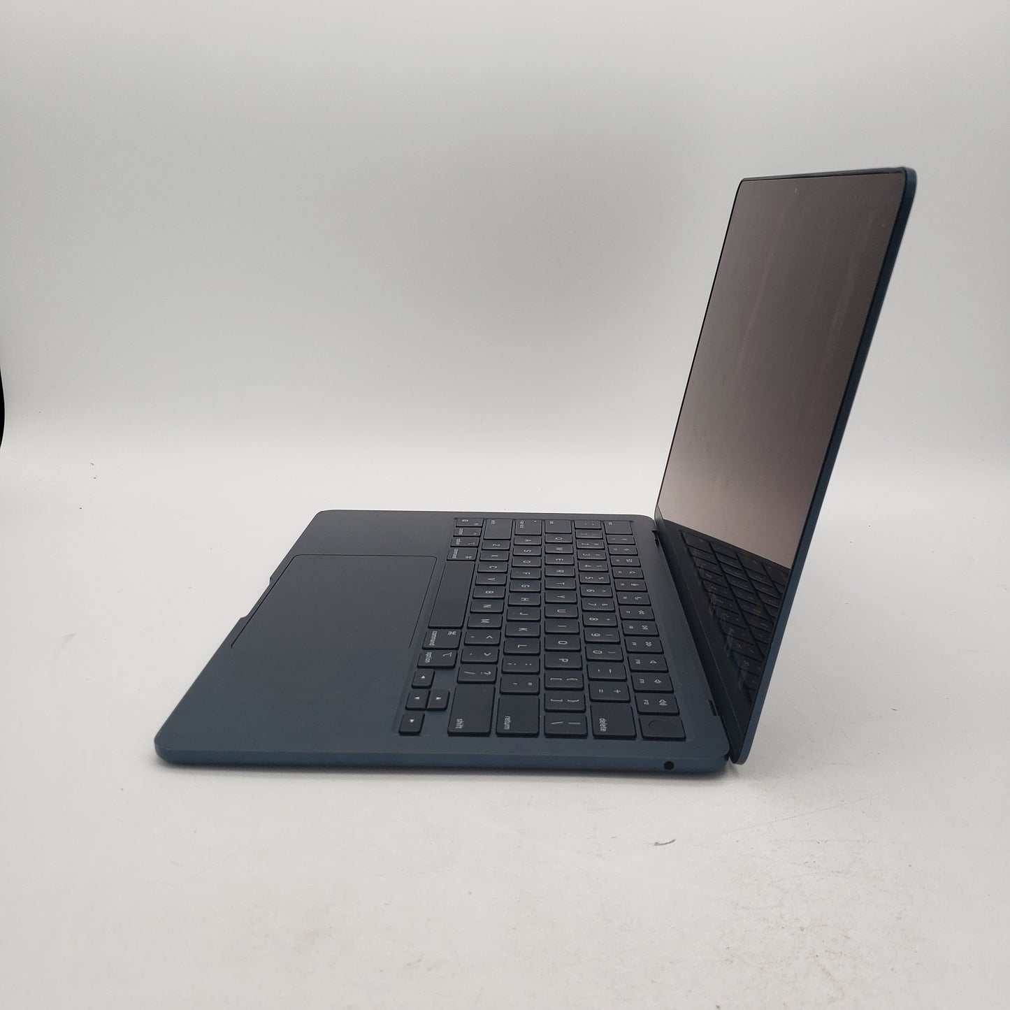 2022 Apple MacBook Air 13.6" M2 8C GPU 3.5GHz 8GB RAM 256GB SSD A2681