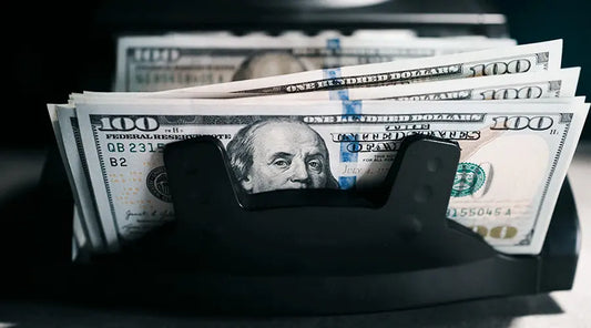 Customer receiving instant payment for a phone in Santa Clarita